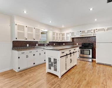 118 E Florence Street - Photo Thumbnail 8
