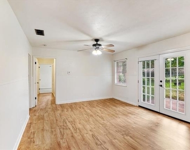 118 E Florence Street - Photo Thumbnail 13