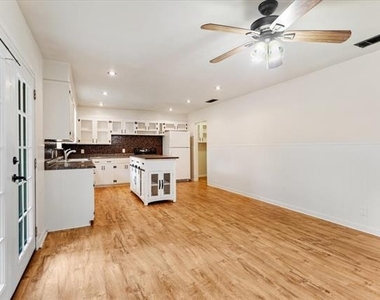 118 E Florence Street - Photo Thumbnail 12