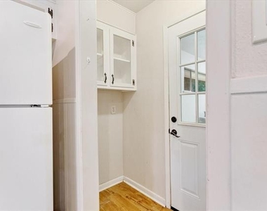 118 E Florence Street - Photo Thumbnail 15