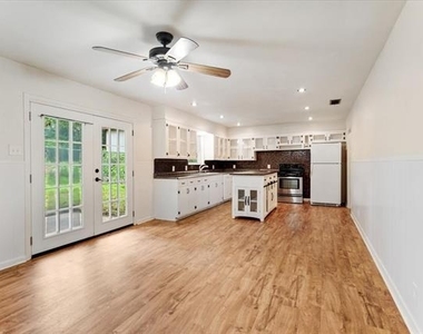 118 E Florence Street - Photo Thumbnail 10