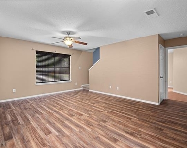 10323 Budtime Lane - Photo Thumbnail 6
