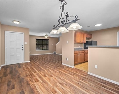 10323 Budtime Lane - Photo Thumbnail 4
