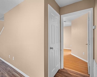 10323 Budtime Lane - Photo Thumbnail 11