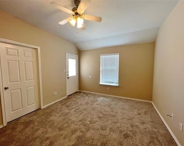 120 Sunburst Court - Photo Thumbnail 9
