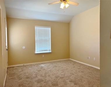 120 Sunburst Court - Photo Thumbnail 8