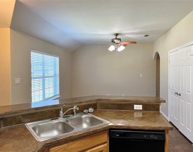 120 Sunburst Court - Photo Thumbnail 5