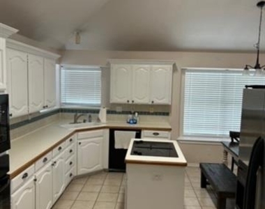 5005 Shadowood Trail - Photo Thumbnail 3