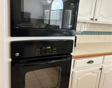 5005 Shadowood Trail - Photo Thumbnail 4