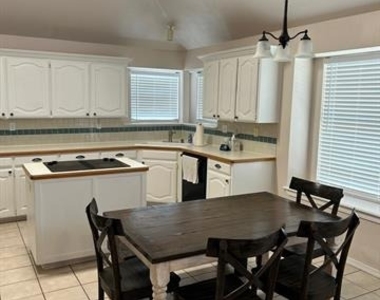 5005 Shadowood Trail - Photo Thumbnail 8
