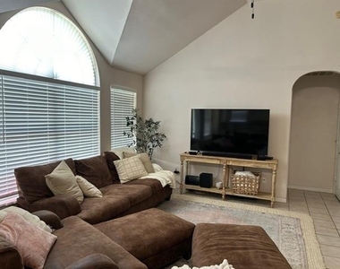5005 Shadowood Trail - Photo Thumbnail 10