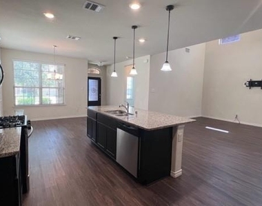 2405 Larimar Drive - Photo Thumbnail 8