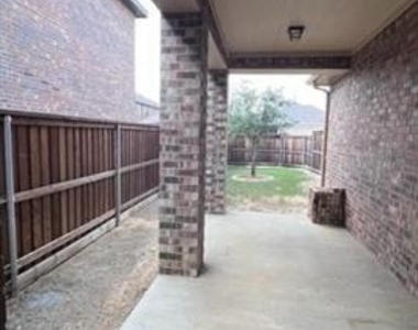 2405 Larimar Drive - Photo Thumbnail 20