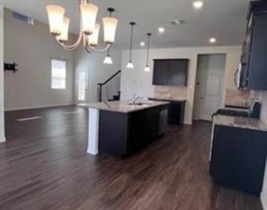2405 Larimar Drive - Photo Thumbnail 4