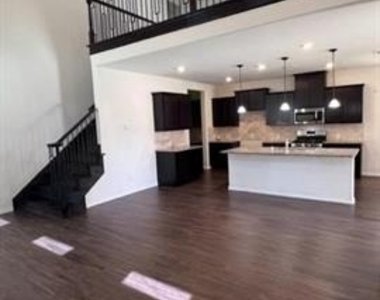 2405 Larimar Drive - Photo Thumbnail 7