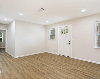 904 Bryan Drive - Photo Thumbnail 2