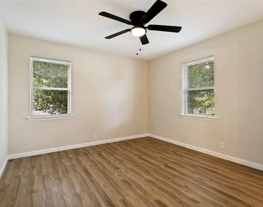 904 Bryan Drive - Photo Thumbnail 8