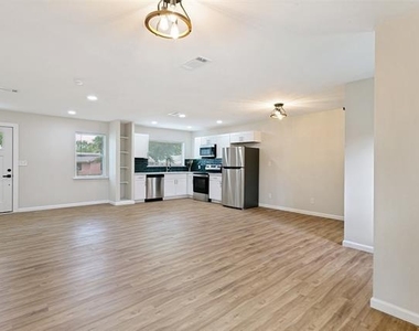 904 Bryan Drive - Photo Thumbnail 3