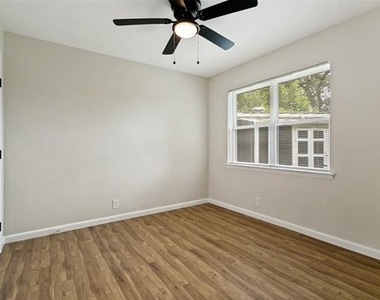 904 Bryan Drive - Photo Thumbnail 9