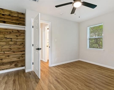 904 Bryan Drive - Photo Thumbnail 7