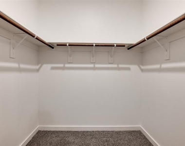 609 Blackland Drive - Photo Thumbnail 20