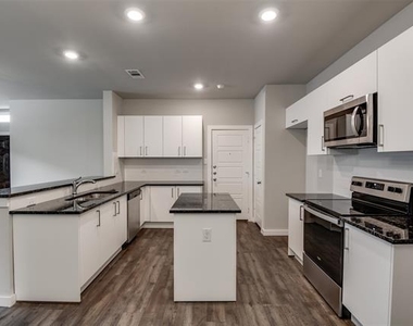 609 Blackland Drive - Photo Thumbnail 9
