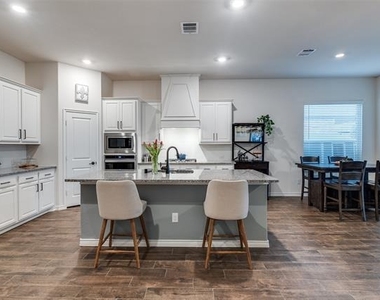 3129 Maverick Drive - Photo Thumbnail 16