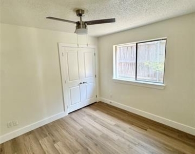 9215 Highedge Circle - Photo Thumbnail 11