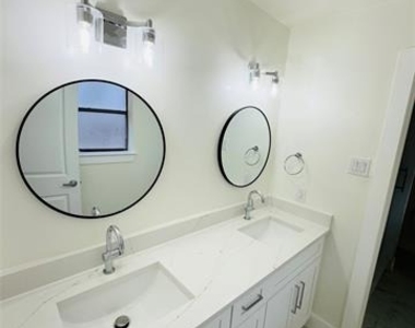 9215 Highedge Circle - Photo Thumbnail 7