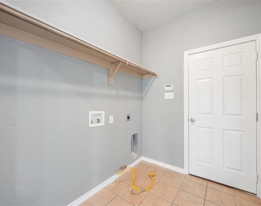 10005 Butte Meadows Drive - Photo Thumbnail 28