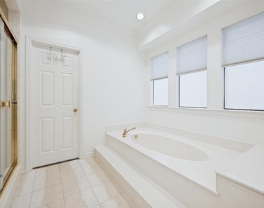 5957 Lindenshire Lane - Photo Thumbnail 9