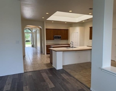 509 S Avalanche Drive - Photo Thumbnail 6