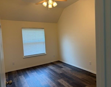 509 S Avalanche Drive - Photo Thumbnail 17