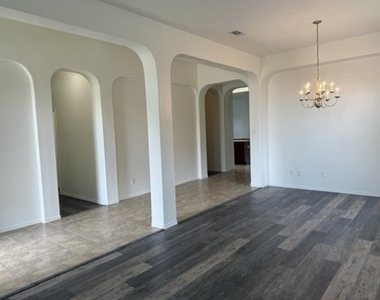 509 S Avalanche Drive - Photo Thumbnail 4