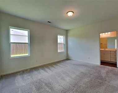 617 Colgate Circle - Photo Thumbnail 6