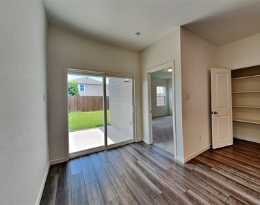 617 Colgate Circle - Photo Thumbnail 4