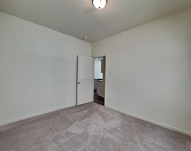 617 Colgate Circle - Photo Thumbnail 11