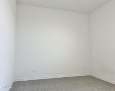 35991 W San Clemente Avenue - Photo Thumbnail 15