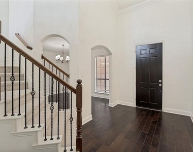 11523 Westlawn Lane - Photo Thumbnail 2