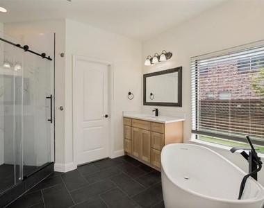 11523 Westlawn Lane - Photo Thumbnail 32