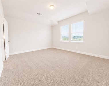 1001 Old Iron Bend - Photo Thumbnail 16