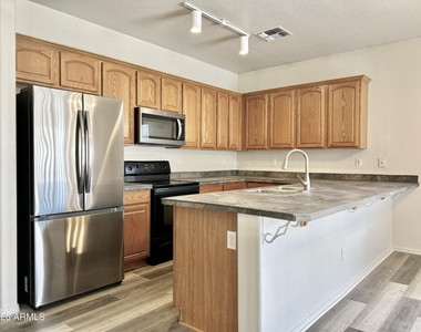 11824 W Windsor Avenue - Photo Thumbnail 6