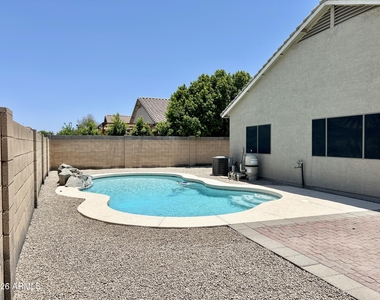 11824 W Windsor Avenue - Photo Thumbnail 19