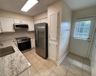 2916 Kathleen Lane - Photo Thumbnail 5