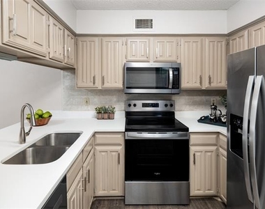 333 Melrose Drive - Photo Thumbnail 3