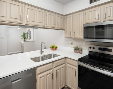 333 Melrose Drive - Photo Thumbnail 4