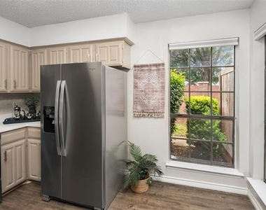 333 Melrose Drive - Photo Thumbnail 13