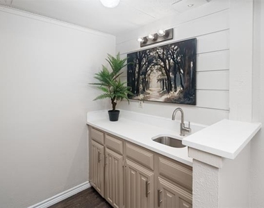 333 Melrose Drive - Photo Thumbnail 8