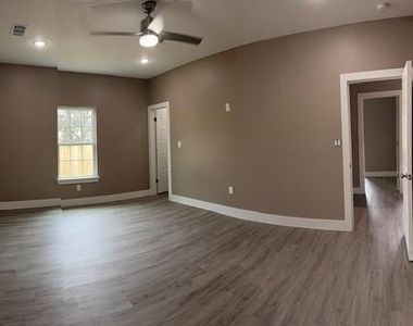 3513 Tomahawk Drive - Photo Thumbnail 6