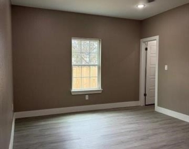 3513 Tomahawk Drive - Photo Thumbnail 5
